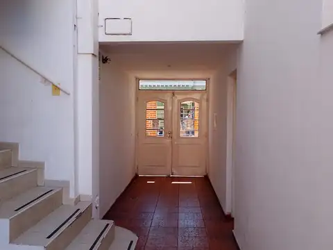 Buen Viaje 1200, Piso PB