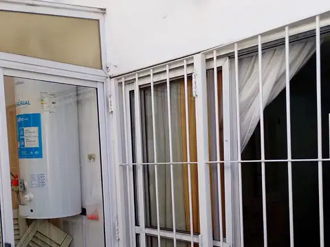 - DEPARTAMENTO DE 2 AMBIENTES CON COCHERA