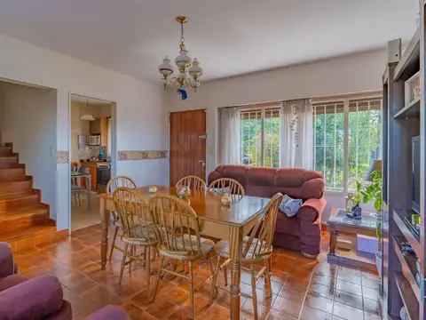 Casa 4 ambientes con 2 baños