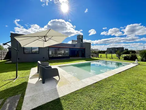 Casa venta 3 dorm piscina parrilla galeria luminosa y espaciosa Maschwitz Escobar