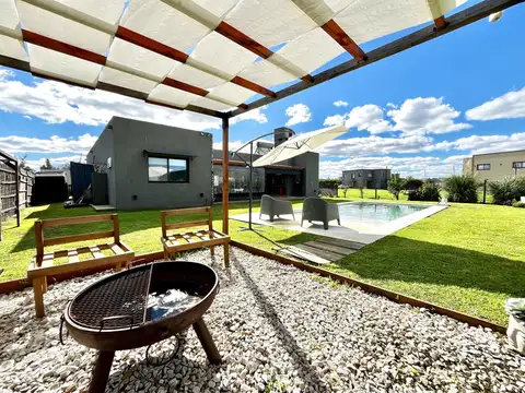 Casa venta 3 dorm piscina parrilla galeria luminosa y espaciosa Maschwitz Escobar