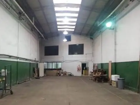 Galpon en Venta 49  mts Fondo