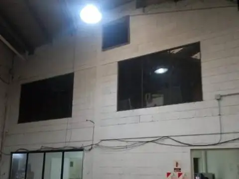 Galpo deposito 550 mts2, Alquiler o Venta en BARRACAS