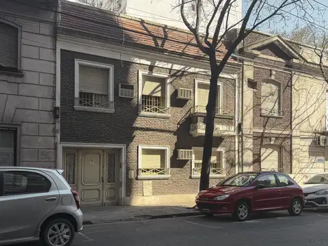 Casa 8 ambientes con 3 baños