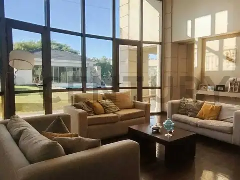 Casa 9 ambientes con 7 baños