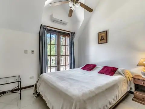 CASA VENTA 4 DORMITORIOS BEVERLY HILLS