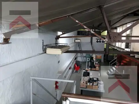 Galpon en Venta 57  mts Fondo
