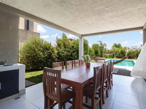 Alquiler casa en barrio San Ramiro Pilar Este