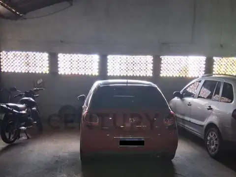 Cochera en venta en Lanus