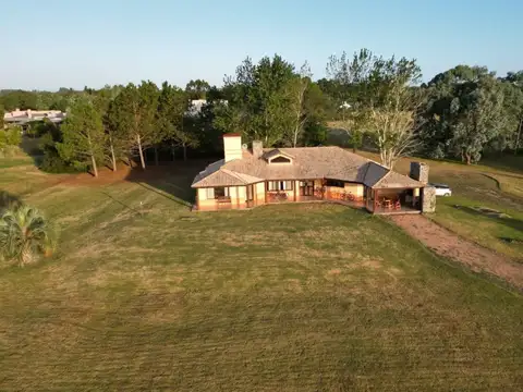 VENTA CASA 4 DORMITORIOS EN B° CERRADO EL QUIJOTE LA BARRA