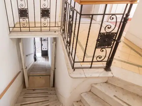 Casa 9 ambientes con 2 baños