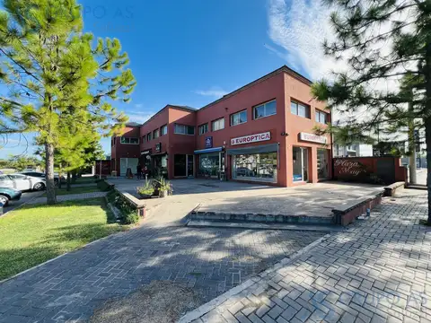 Excelente Local Comercial en la Mejor Zona de Funes