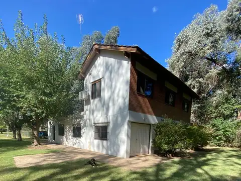 Gran casa-quinta de 3600mtos de lote. Cuenta con vivienda de 120mtos cubiertos