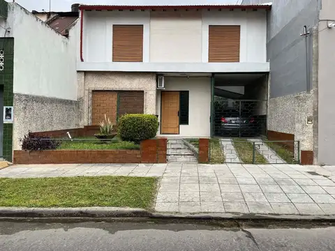 VENTA CASA 5 AMBIENTES , DEPOSITO O LOGISTICA