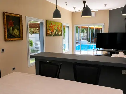 Casa 4 ambientes con 2 baños