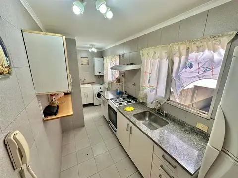 Av Almirante Brown 900, Piso 1