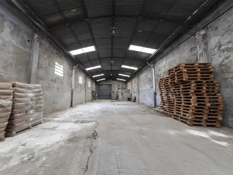 VENTA - GALPÓN 504 M2- BARRIO MATHEU