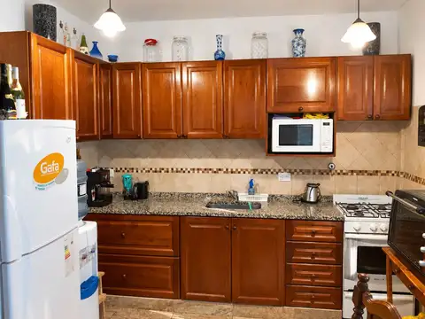 VENTA DUPLEX 4 AMB. C/ PATIO Y COCHERA - ITUZAINGÓ