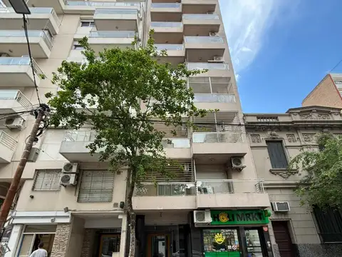 MONOAMBIENTE, IMPECABLE, VISTA AL RIO, LUMINOSO. SEMIPISO, CON CALDERA INDIVIDUAL