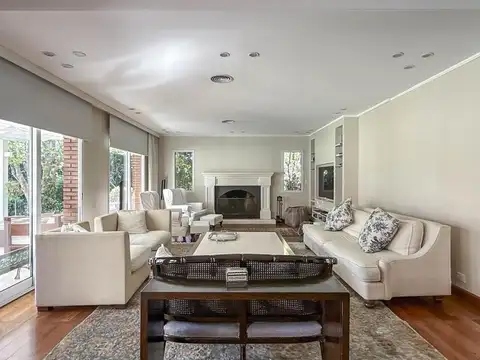 Espectacular casa en alquiler en Club de Campo Armenia.
