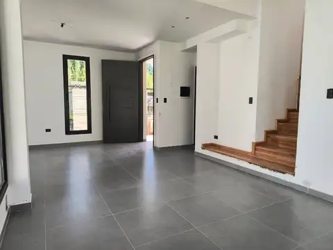 Casa en Venta en Neuquen, USD 320.000