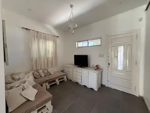 VENTA - Casa de un dormitorio con patio y parrillero - Sarmiento, Rosario.