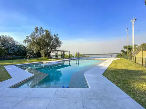 Casa en Venta con 4 cocheras