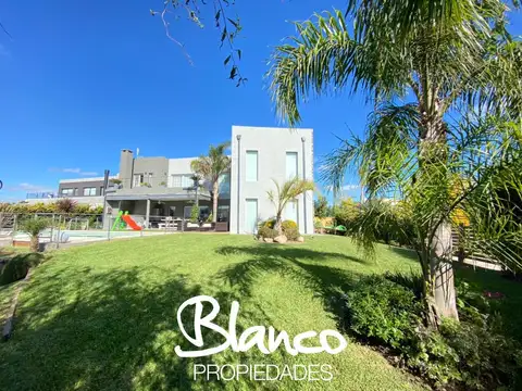 Casa 5 ambientes con 3 baños
