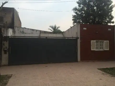 Casa en venta . Castelli y Calle 21