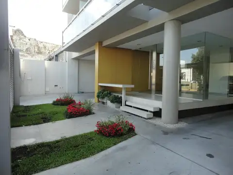 Estrada 100, Piso 3