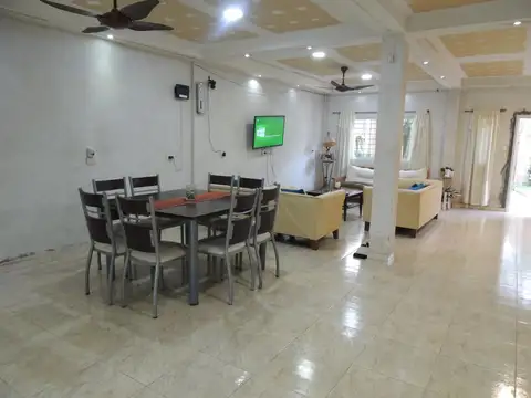 Casa en Venta con 3 cocheras