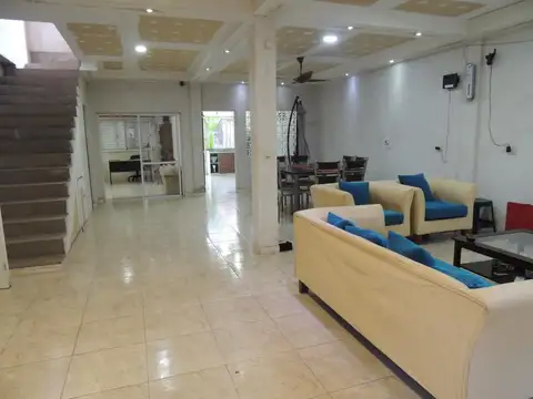 Casa 5 ambientes con 2 baños