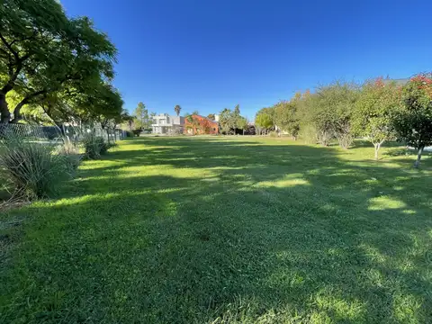 Lote en Esquina en barrio Campos de Esther
