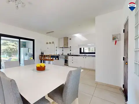 VENTA CASA 4 AMIENTES PARQUE Y PILETA LA CANDIDA