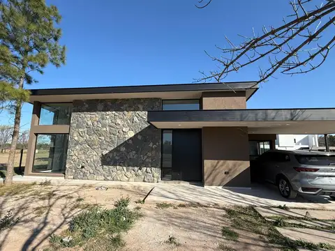 ¡Venta! Casa en Chacras de la Villa ¡Toda en una planta! ¡Apto Crédito!