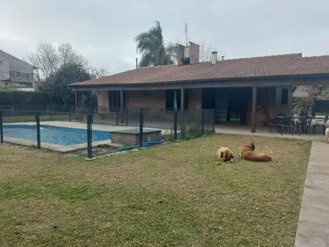 Casa en Venta con 4 cocheras