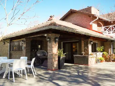 Casa en Venta con 3 cocheras