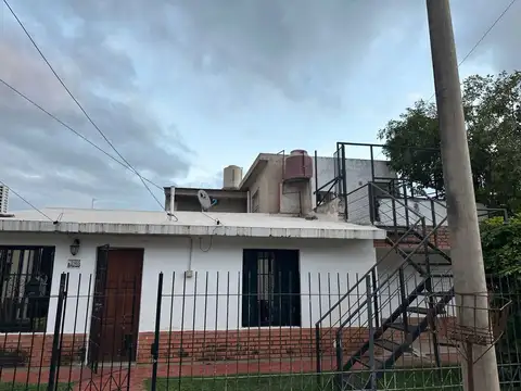 VENTA CASA 2 DOR + COCHERA + DPTO B° CABILDO