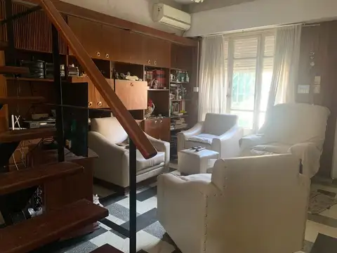 Casa 6 ambientes con 2 baños