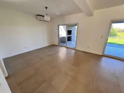 Casa 4 ambientes con 3 baños