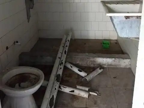 Propiedad con 2 locales comerciales y 3 departamentos  en venta en G Catan