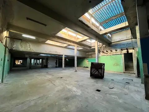 Local en Alquiler en Pompeya, $ 2.400.000