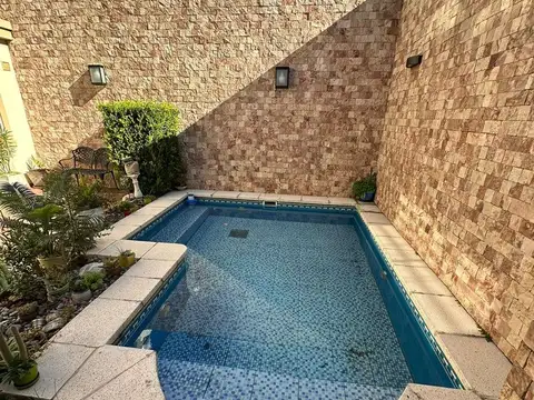Venta Casa de 5 ambientes con Pileta en Liniers