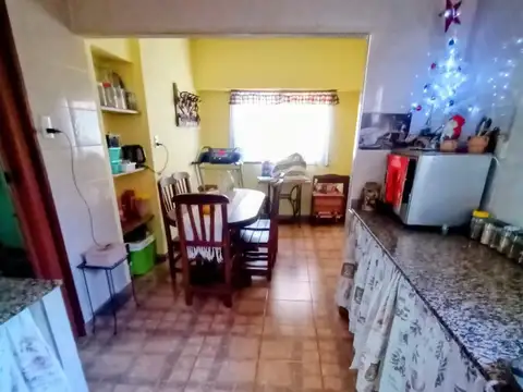 SE VENDE CASA DE 3 AMBIENTES EN QUILMES
