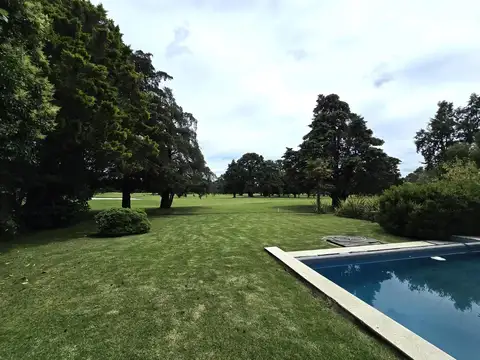 Casa 5 ambientes con 4 baños