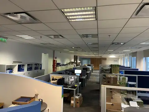 Oficina en Alquiler con 17 cocheras