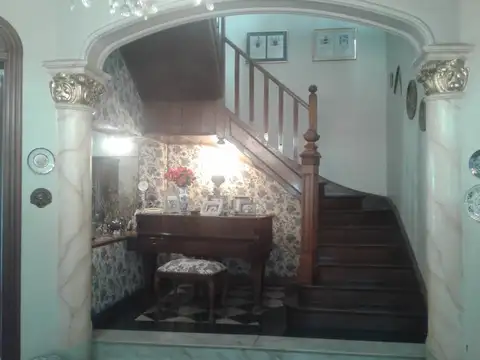 Casa 7 ambientes con 4 baños