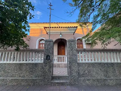 IMPORTANTE CASA EN VENTA - AV. MORENO (S) AL 700
