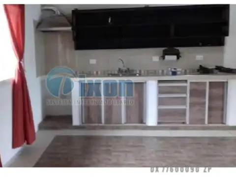 Casa 6 ambientes con 2 baños