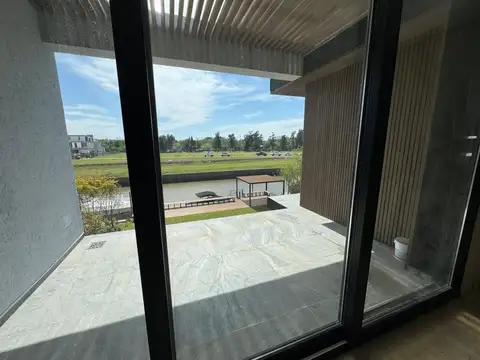Casa en Venta con 12 cocheras